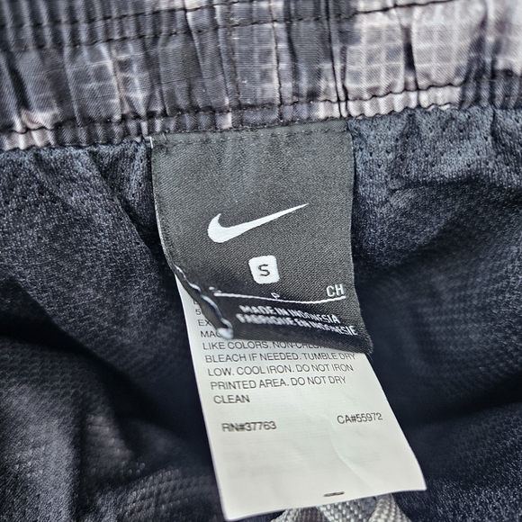 NWT Nike Camo Swim Trunks - Picture 6 of 6